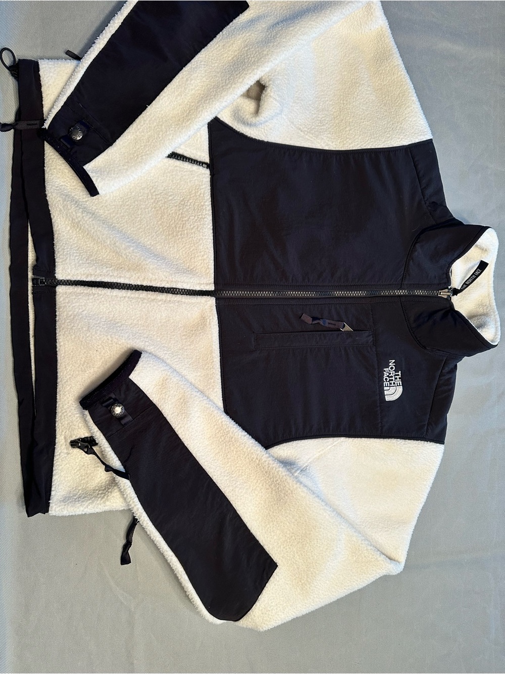 The North Face Women’s Dune and Black Denali Fleece Jacket. Retro! Super cute!